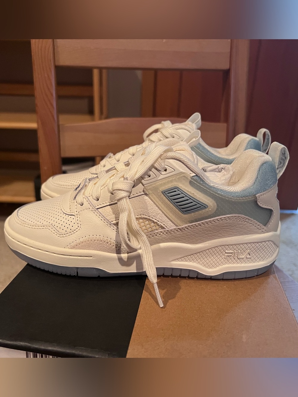 Fila Corda 180R Women's— Off White with Light Blue Accent